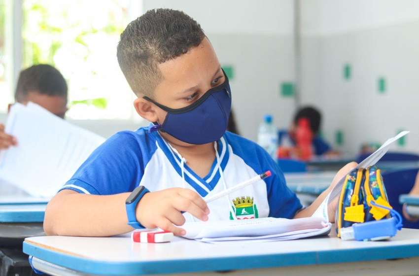 Quase 11 mil alunos fazem simulado preparatório para prova da Educação Básica