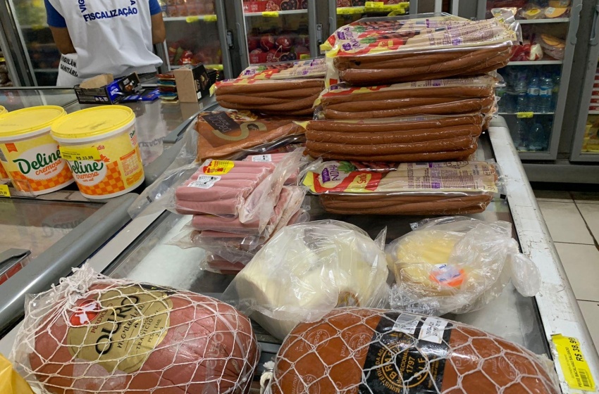 Vigilância Sanitária interdita pizzaria e apreende produtos impróprios para consumo