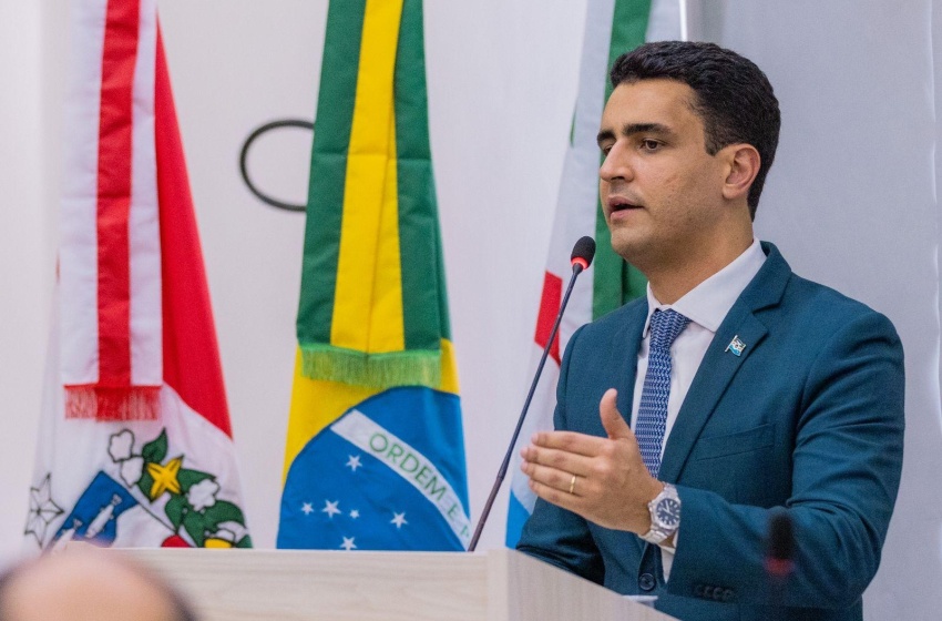 Prefeitura prestigia sessão na Câmara em homenagem a líderes evangélicos