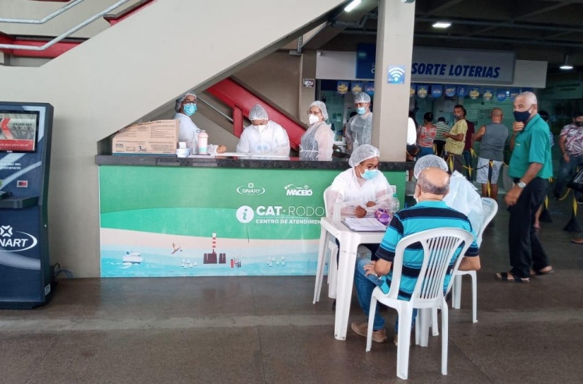 Prefeitura inicia vacinação contra a Covid-19 no Terminal Rodoviário de Maceió