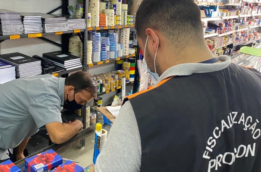 Procon Maceió orienta consumidores sobre quais materiais podem ser solicitados pelas escolas