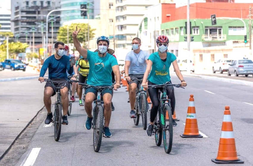 Prefeitura entrega ciclofaixa Maceió é Massa que vai funcionar aos domingos na orla marítima