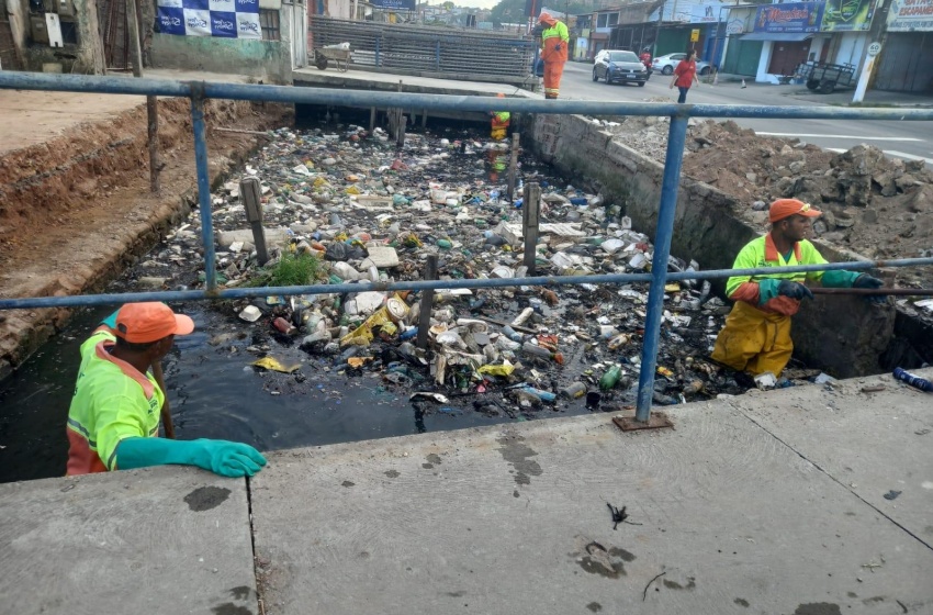 Desenvolvimento Sustentável retira mais de 15 toneladas de resíduos de canal no bairro da Levada