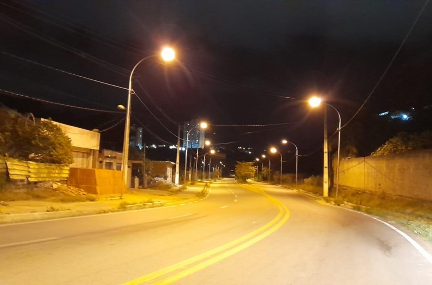 Sima recupera iluminação danificada por vândalos na Avenida Pierre Chalita