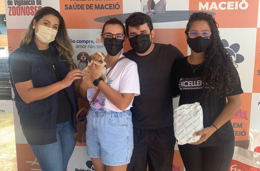 Feira de Adoção organizada pelo Gabinete da Causa Animal garantiu lares para 7 cães