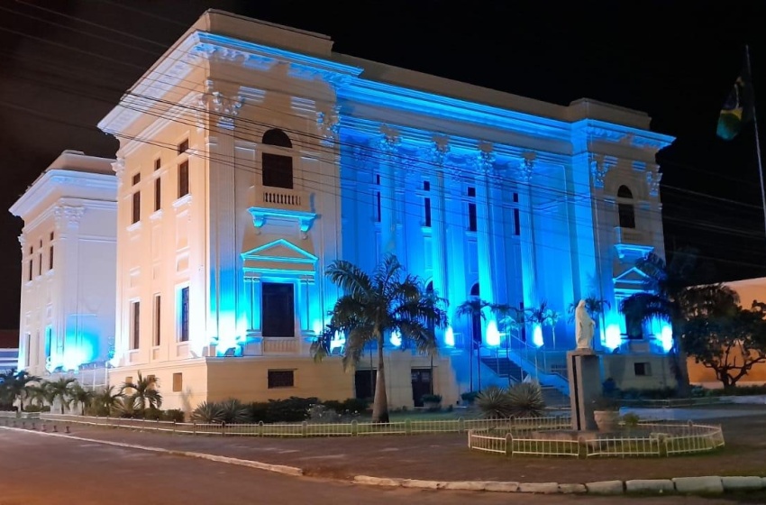 Refletores de iluminação cênica são furtados da Associação Comercial