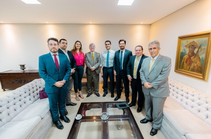 Prefeitura faz visita de cortesia ao governador em exercício Kléver Loureiro e destaca união de esforços