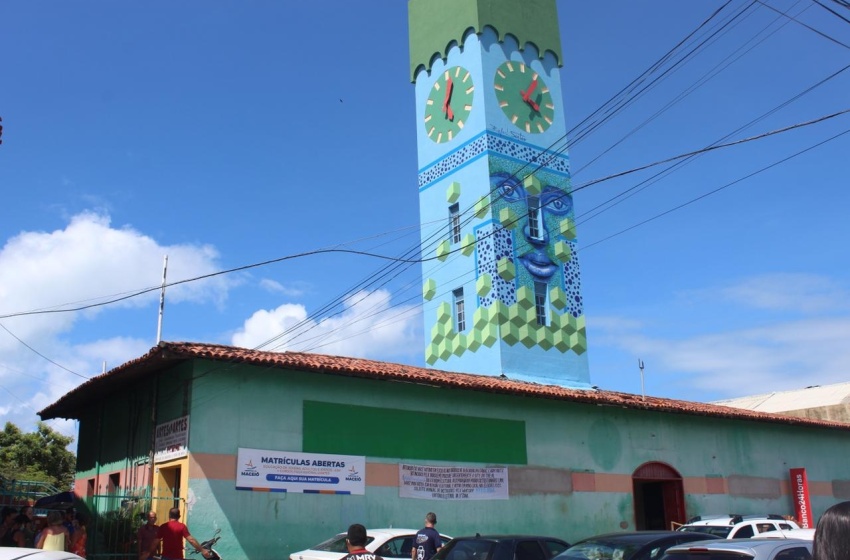Prefeitura leva salas de aulas da Educação de Jovens, Adultos e Idosos ao Mercado do Artesanato