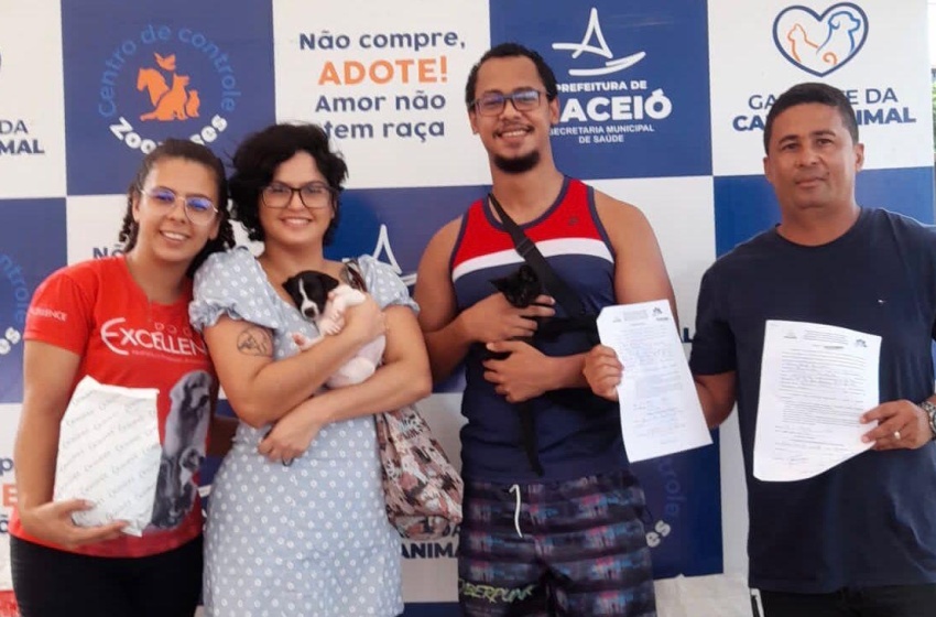 Feira de Adoção assegura lares para quatro animais