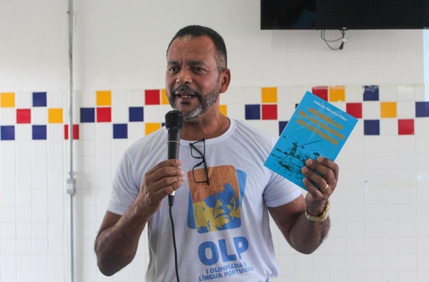 Alunos da Escola Municipal Arnon de Melo participam de oficina literária