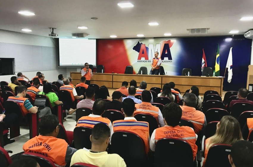 Coordenadores da Defesa Civil participam de treinamento para período chuvoso