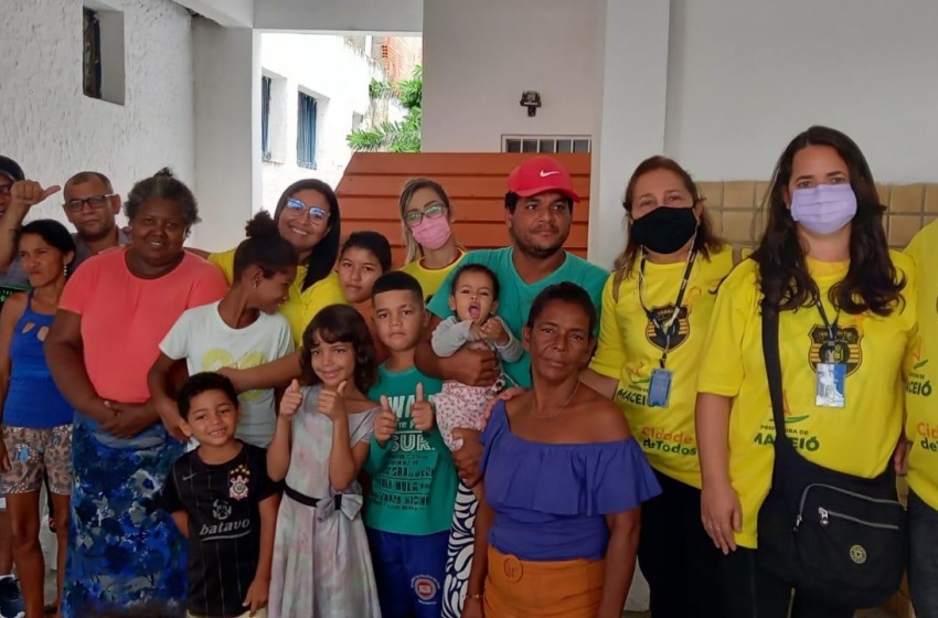 SMTT oferece café da manhã para famílias que estão em abrigo provisório da Prefeitura