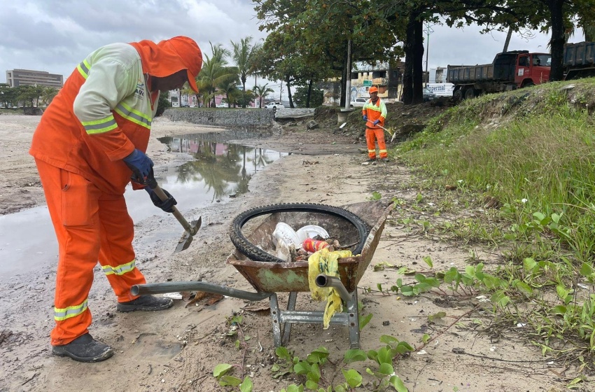 Após fortes chuvas, Desenvolvimento Sustentável amplia limpeza na foz do Riacho Salgadinho
