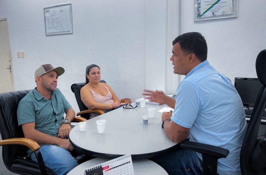 Superintendente de Iluminação recebe moradores do Santa Amélia