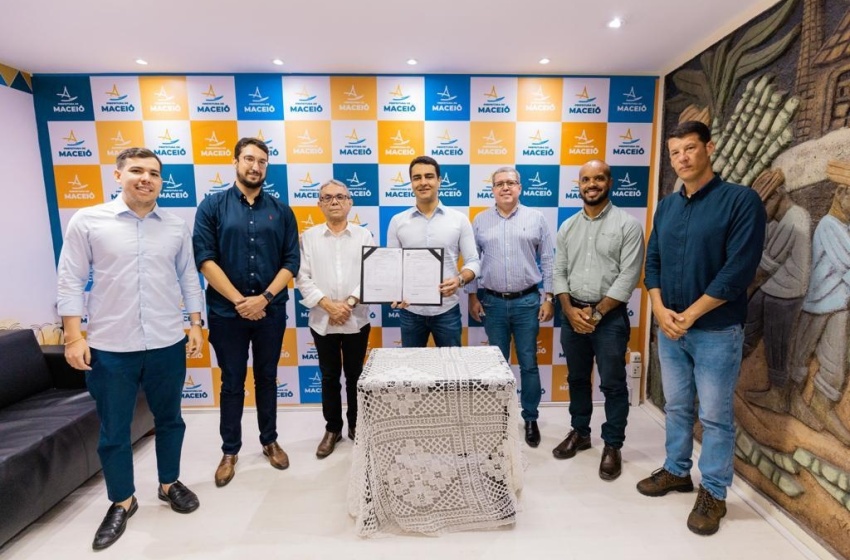 Prefeitura entrega alvarás para duas unidades do Assaí que vão gerar mais de mil empregos em Maceió