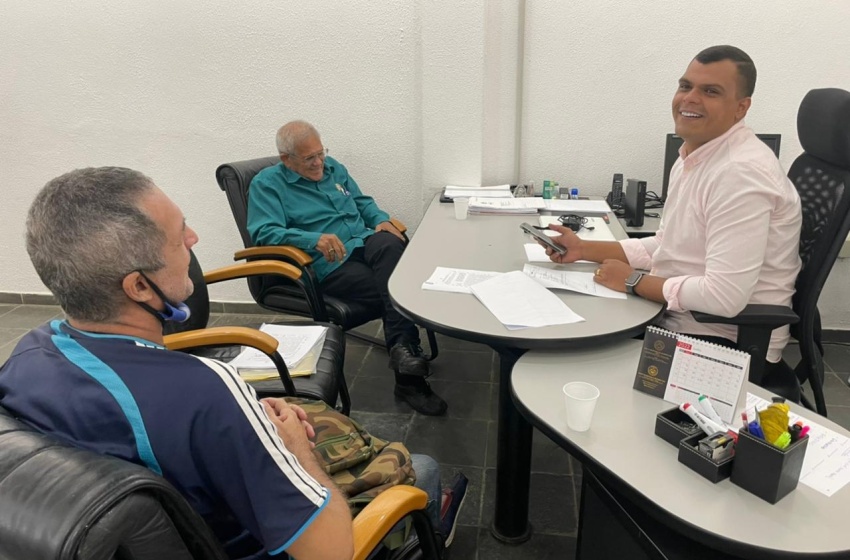 Superitendente de Iluminação recebe representantes do bairro Ponta Grossa