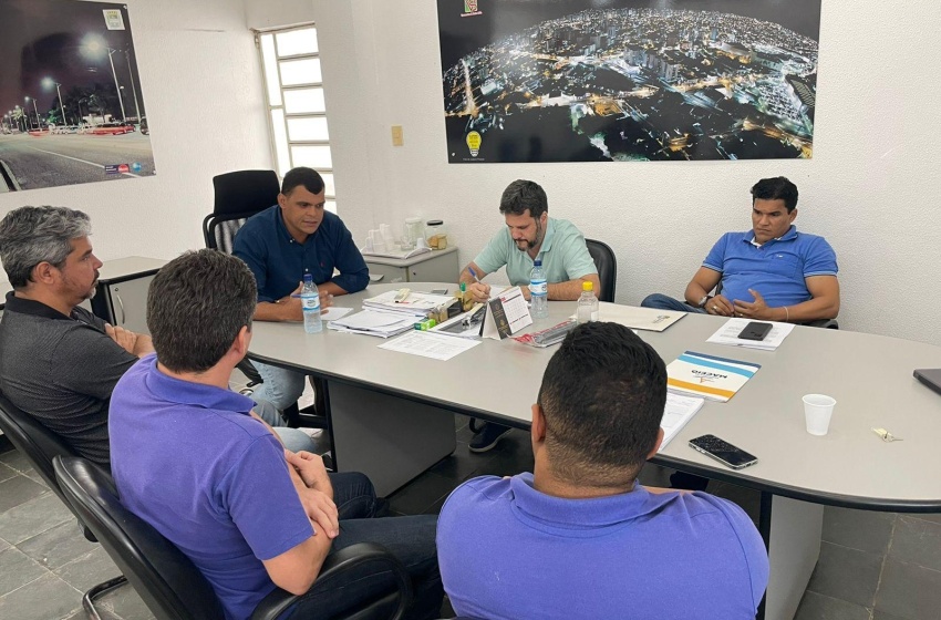 Equipes da Sima trabalham para restabelecer iluminação em áreas afetadas pelas chuvas