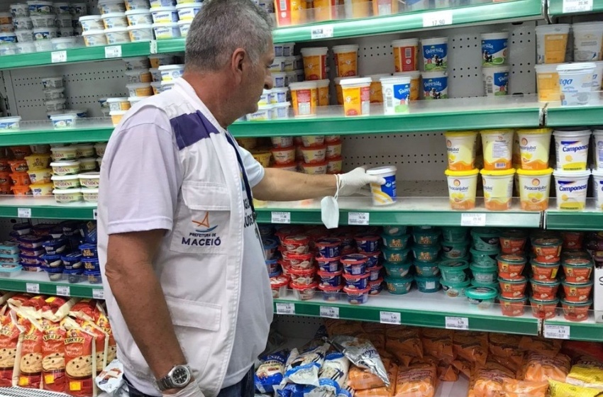 Vigilância Sanitária apreende 850 kg de alimentos impróprios em feiras livres e supermercados