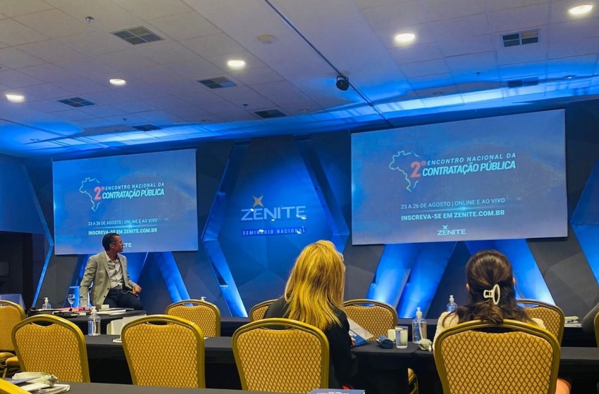 Servidora da SMTT participa de seminário sobre a nova lei de licitações