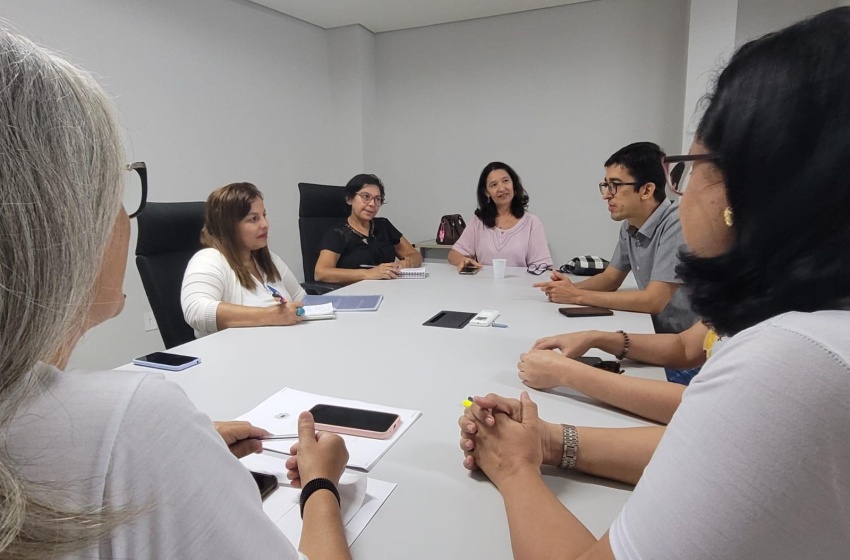 Profissionais de saúde realizam Ciclo de Oficinas de Aprendizagem para cuidadores da pessoa idosa