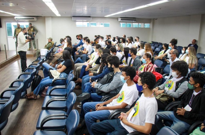 Jovem Juiz: alunos da rede municipal de ensino acompanham julgamento e vivem um dia de magistrado