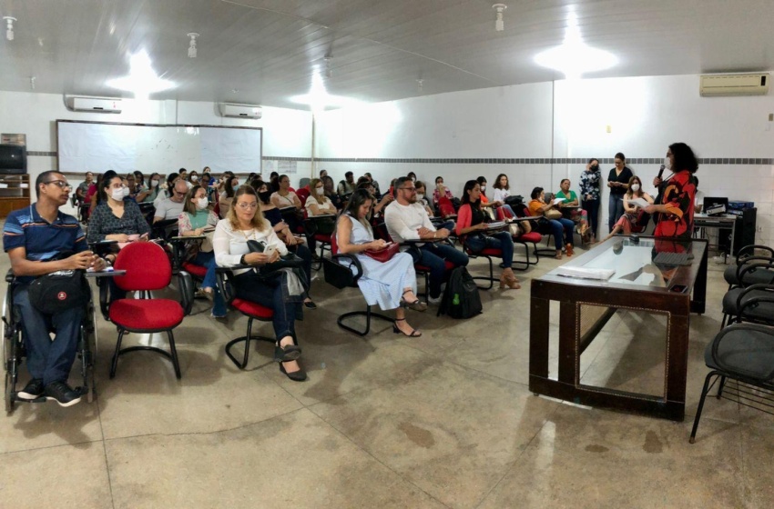 Profissionais de escolas e creches municipais participam de formação sobre saúde mental infantojuvenil