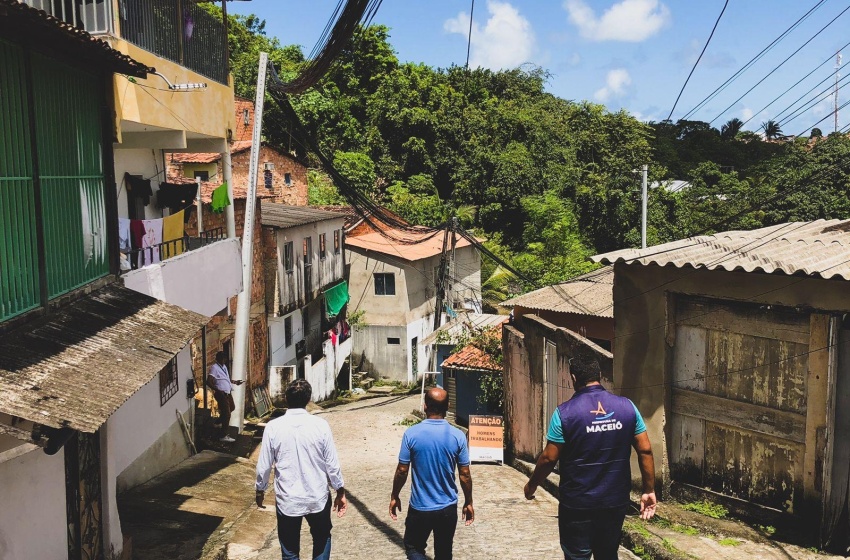 Semtel realiza visitas técnicas em grotas de Maceió para implantar equipamentos de esporte