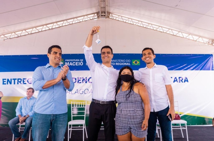 Prefeitura entrega 480 apartamentos do Alamedas da Pajuçara e garante moradia digna às famílias