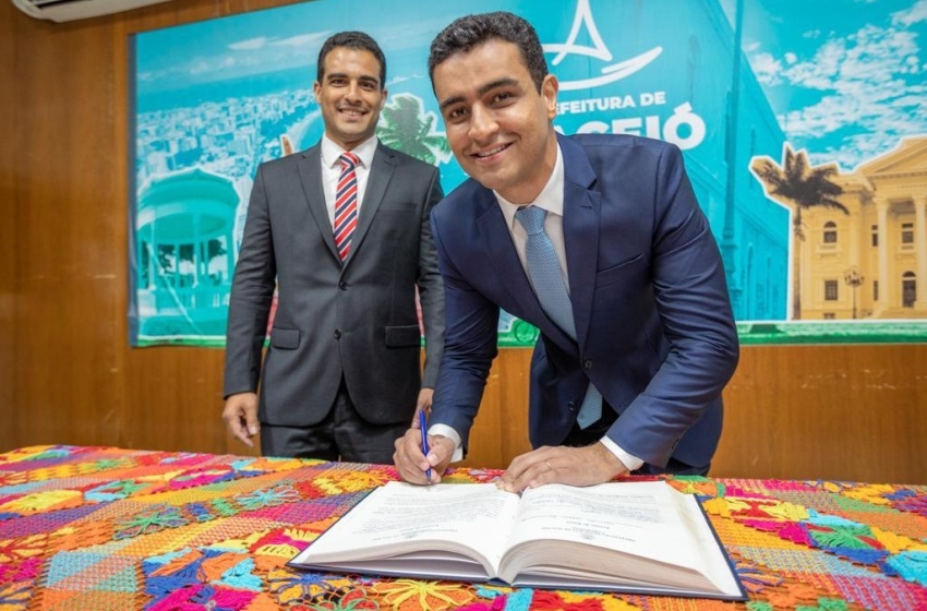 Prefeitura transmite cargo para Galba Novaes Netto, que assume a Prefeitura de Maceió até 2 de outubro