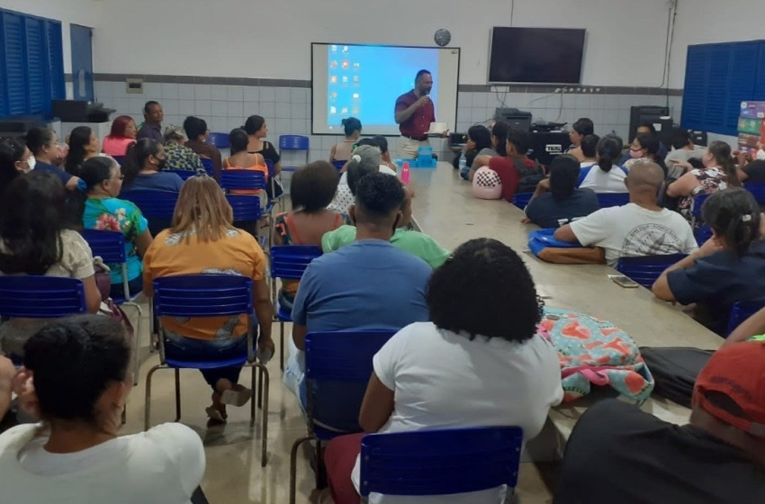 Estudantes da EJAI participam de palestra com memorialista