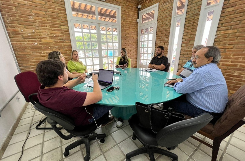 Camila Porciúncula participa de reunião para programação de ações no sistema de Iluminação de Maceió