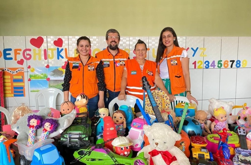 Defesa Civil comemora dia das crianças com entrega de doações e recreação