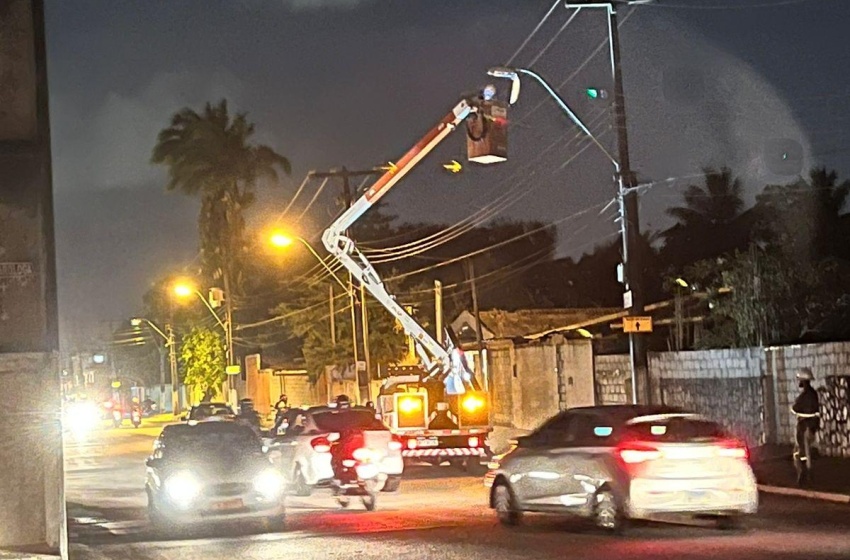 Superintendência de Iluminação faz levantamento técnico e manutenção em luminárias no Pinheiro