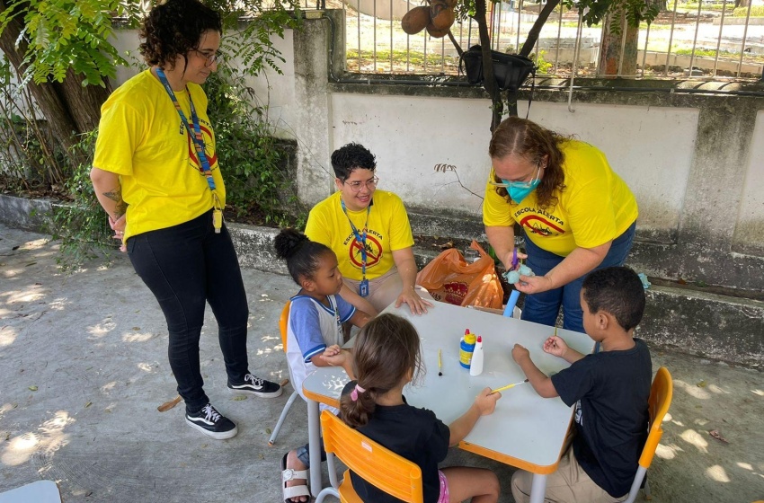 Veterinárias do Gabinete da Causa Animal realizam ação socioeducativa integrada ao Programa Escola Alerta