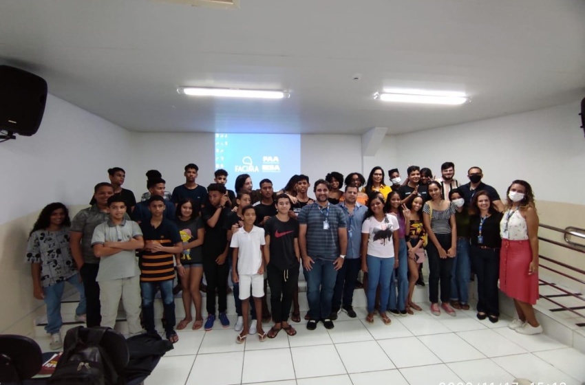 Jovens usuários do SUS são qualificados em inclusão digital e noções de saúde