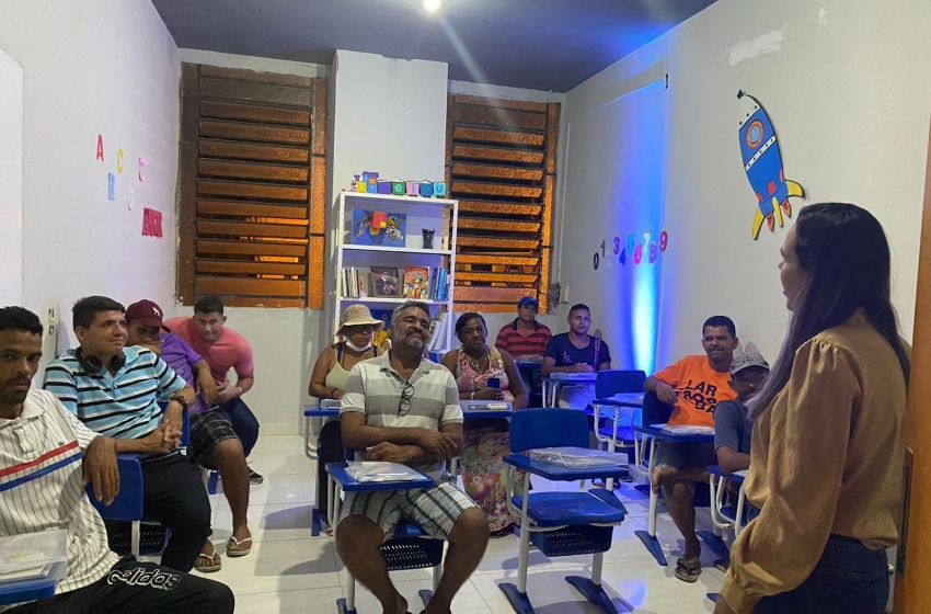 Jovens, adultos e idosos superam dificuldades de aprendizagem em curso de alfabetização