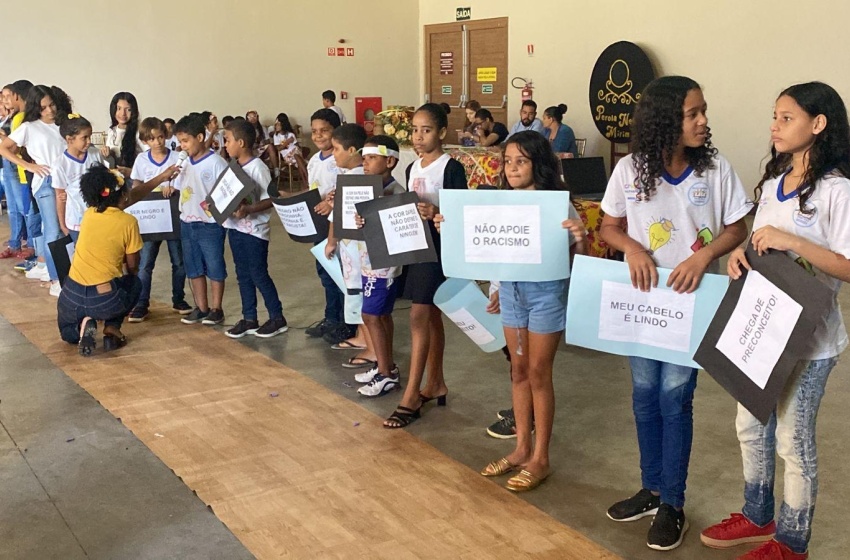 Unidade de Saúde no São Jorge discute racismo e saúde mental com alunos da rede pública
