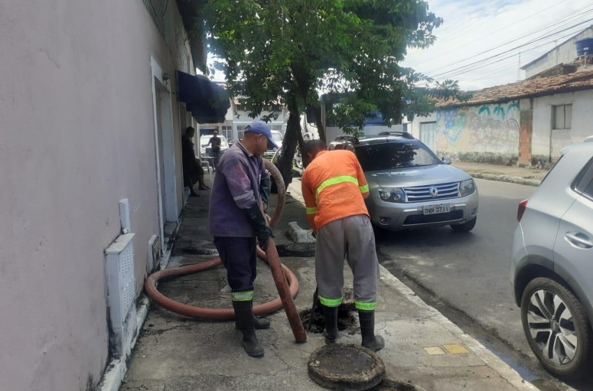Galerias do Mercado do Jaraguá passam por limpeza e manutenção