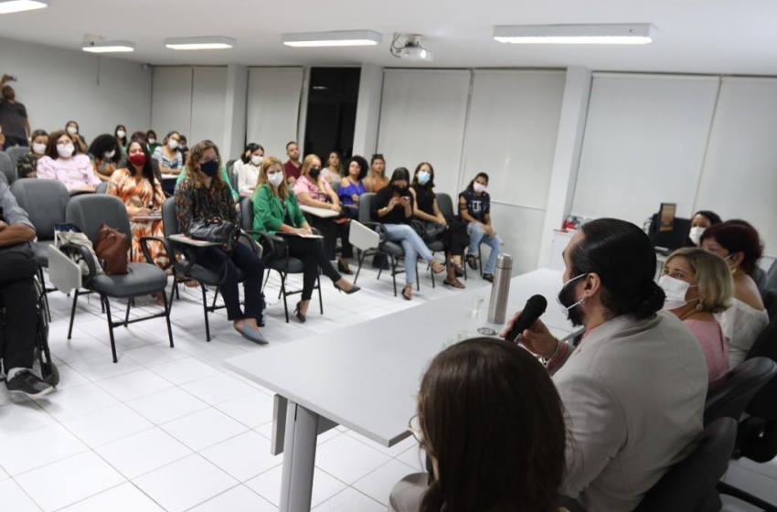 Educação encerra ciclo de formação continuada com psicólogos da rede municipal de ensino