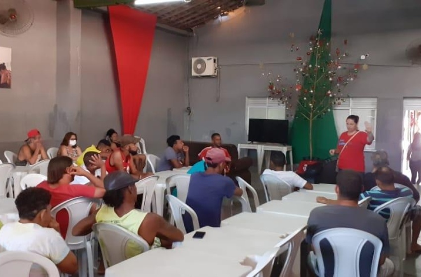 Saúde promove ação preventiva sobre infecções sexualmente transmissíveis em abrigo da capital
