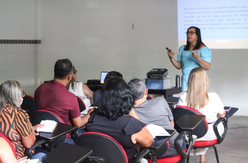 Educação encerra ciclo de formação para diretores escolares