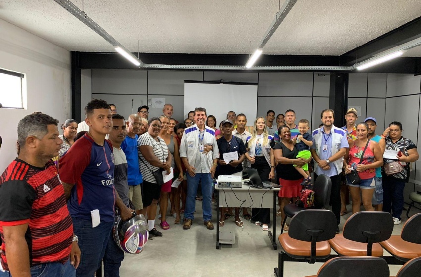 Ambulantes que vão atuar no Carnaval participam de curso sobre manipulação de alimentos
