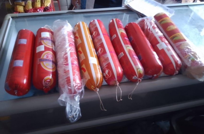 Vigilância Sanitária apreende 110 kg de produtos fora da validade nos bairros do Clima Bom e Feitosa