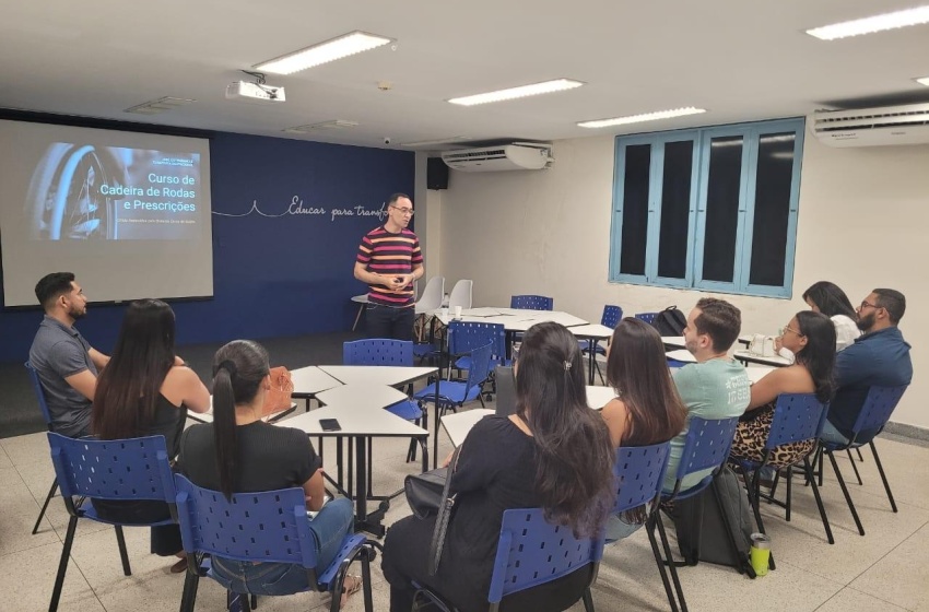 Saúde de Maceió promove curso sobre prescrição de meios auxiliares de locomoção fornecida pelo SUS