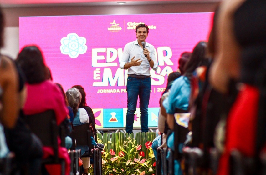 Palestra “Escola dos nossos sonhos” marca segundo dia da Jornada Pedagógica