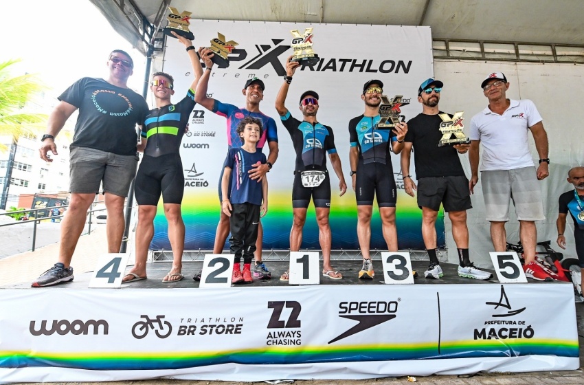Mais de 200 triatletas competiram no GPX Extreme de Triathlon na orla de Pajuçara