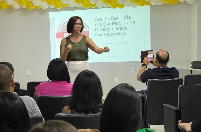 Saúde qualifica farmacêuticos sobre importância da evidência científica para a prática clínica