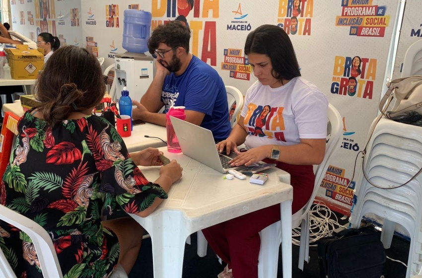 Ação na Aldeia do Índio emite cartões de embarque e desenvolve atividades educativas de trânsito