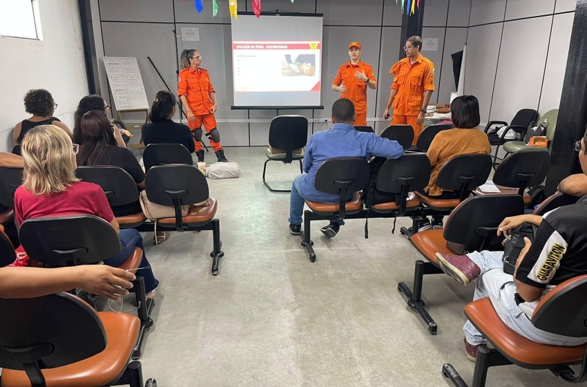 Agentes de endemias e de saúde participam de curso de formação