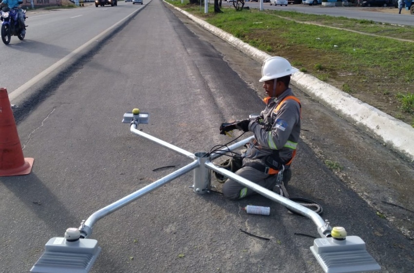 Ilumina começa a instalar luminárias de LED no acesso a Maceió